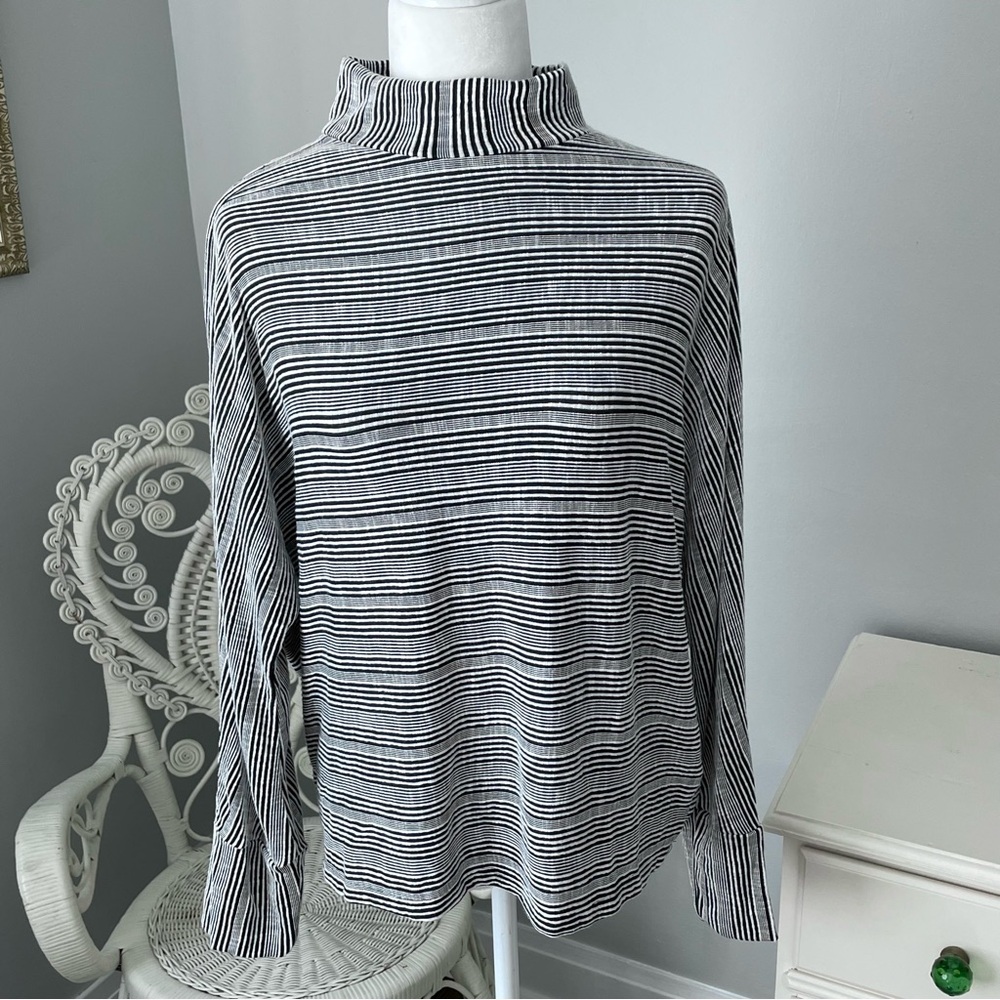 NWT Hem & Thread Black and White Striped Turtleneck Sweater, Size Large